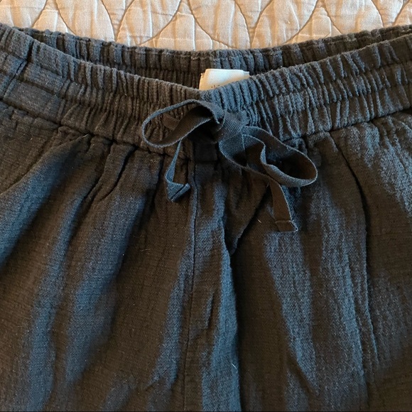 Aritzia | Wilfred | Bertaud Shorts — Black | Size XS - Picture 6 of 15
